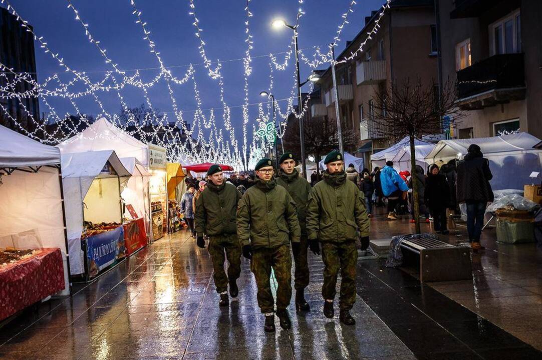 Marijampolėje sušvito Kalėdų eglė