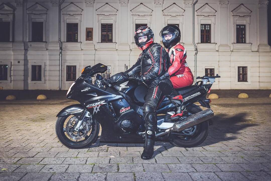 Motociklininkai paminėjo Lietuvos šimtmetį