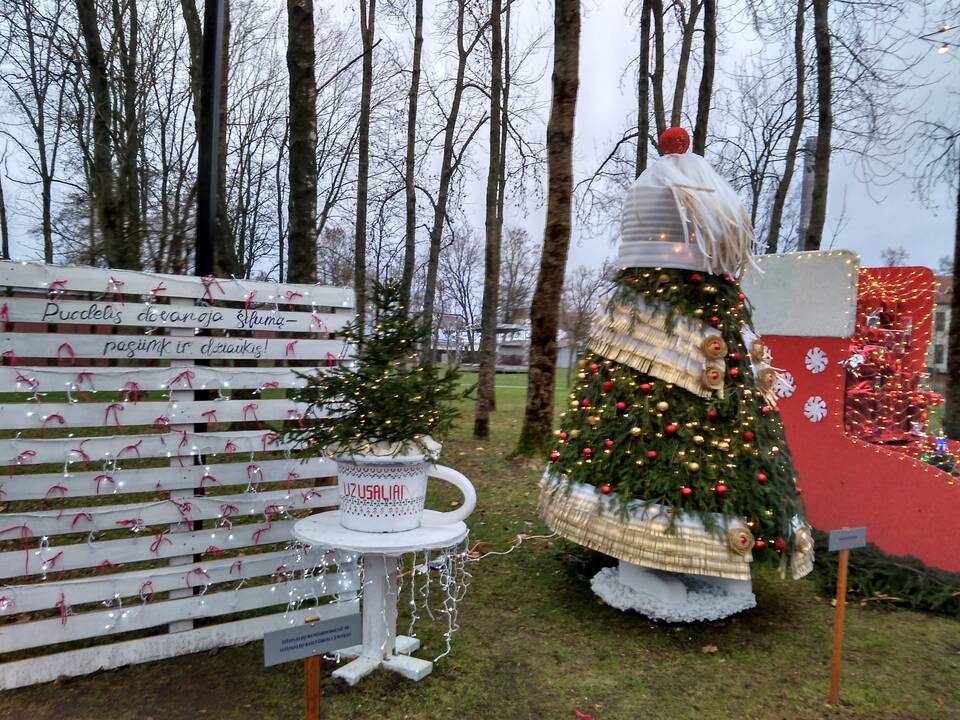 Jonavos Kalėdinių eglučių miestelis