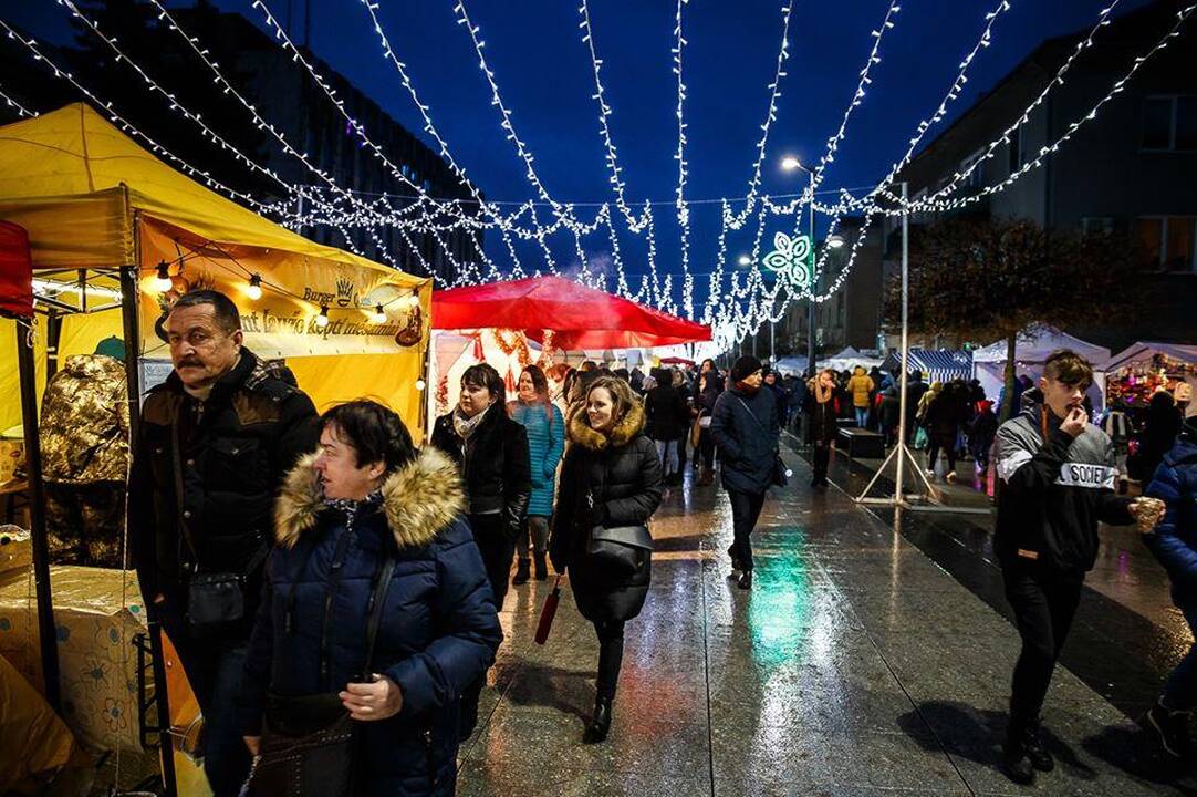 Marijampolėje sušvito Kalėdų eglė