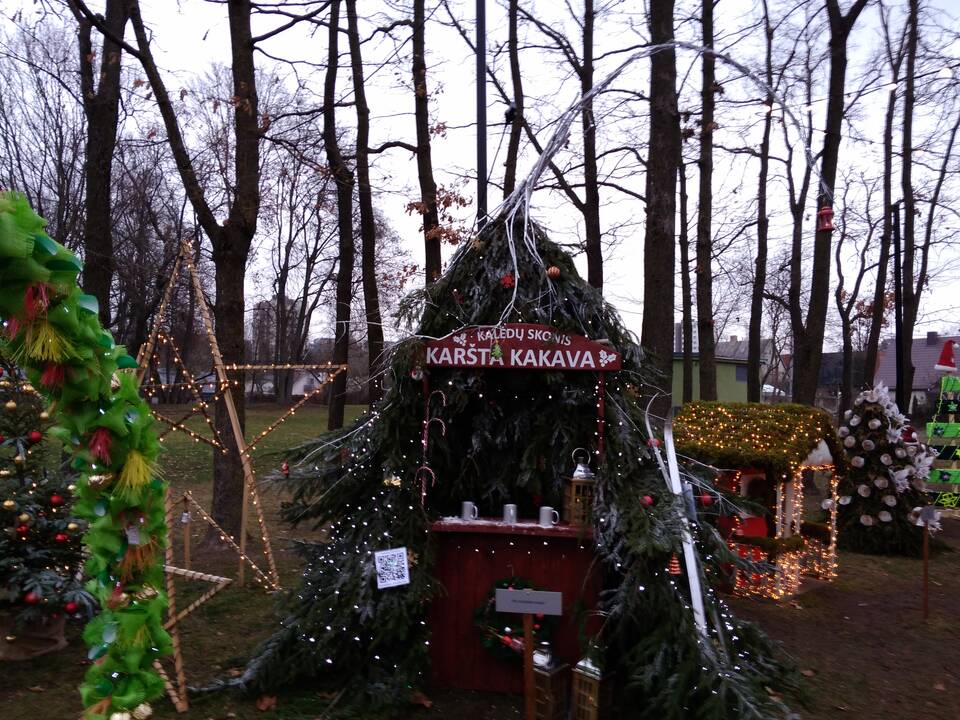 Jonavos Kalėdinių eglučių miestelis