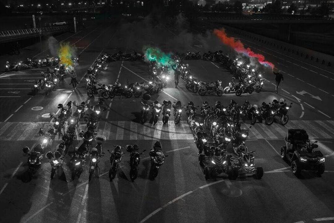 Motociklininkai paminėjo Lietuvos šimtmetį