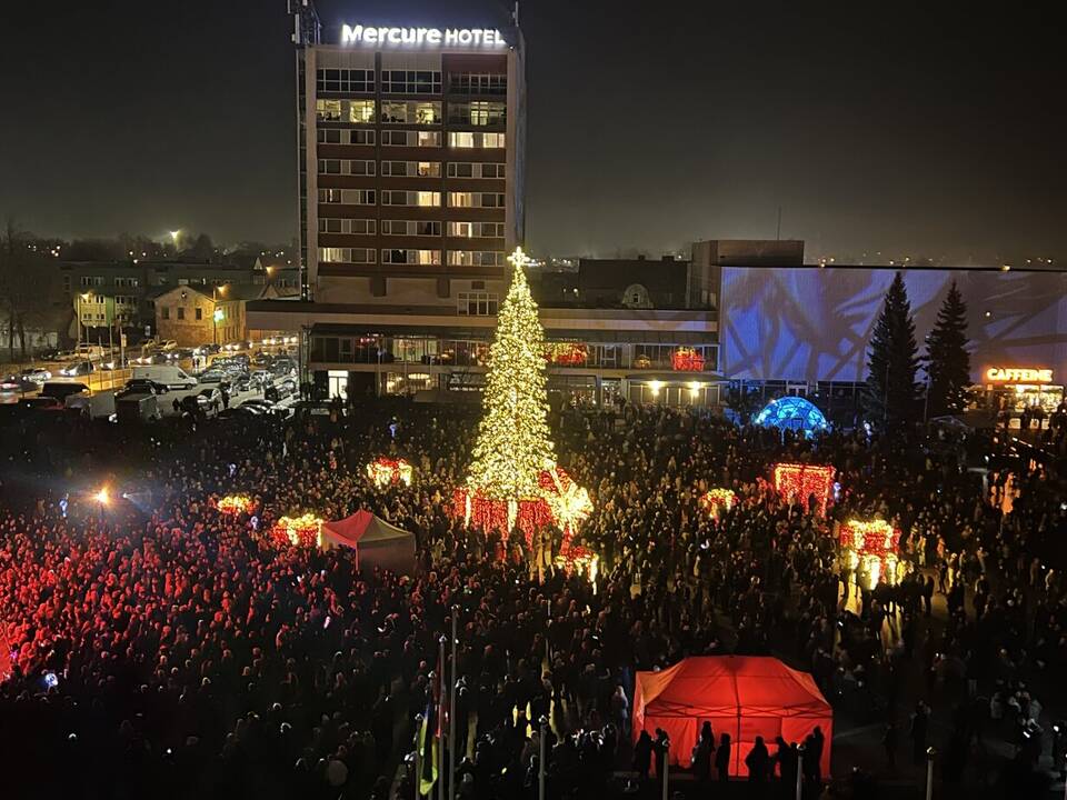 Marijampolėje nušvito kalėdinė eglutė
