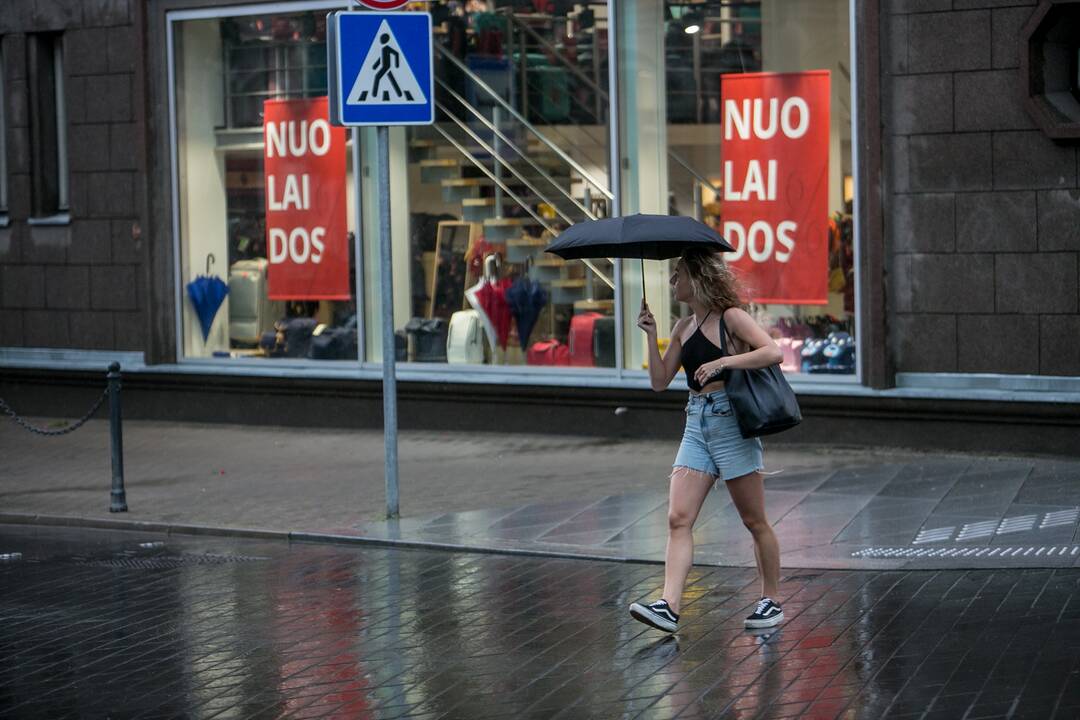 Po alinančios kaitros Kauną nuplovė liūtis