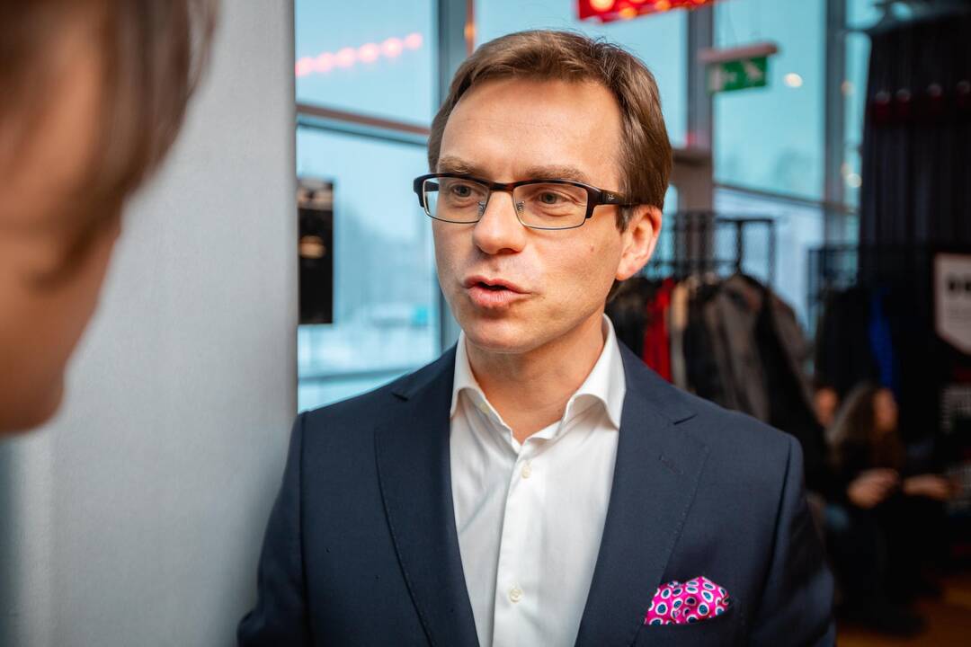 Dovana: R.Jocius ir R.Žaliūnas įsitikinę, kad defibriliatorių ypač svarbu turėti sporto klube.