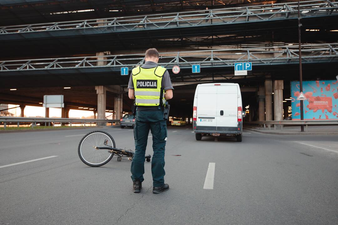 Karaliaus Mindaugo prospekte partrenktas dviratininkas