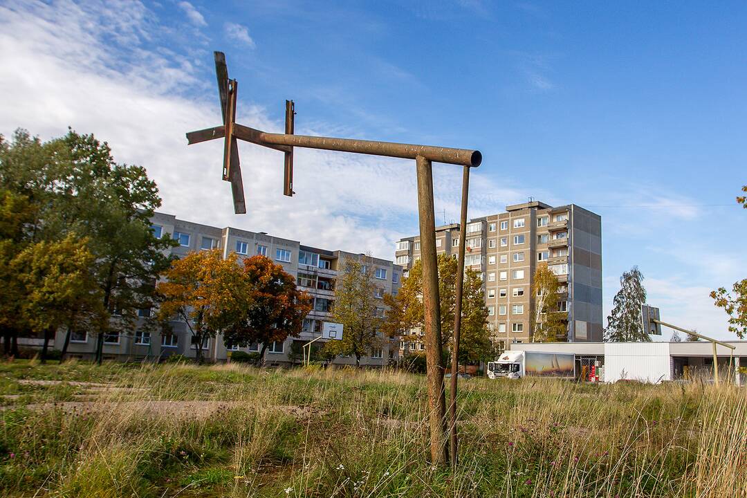 Apleistos krepšinio aikštelės Šiaurės prospekte