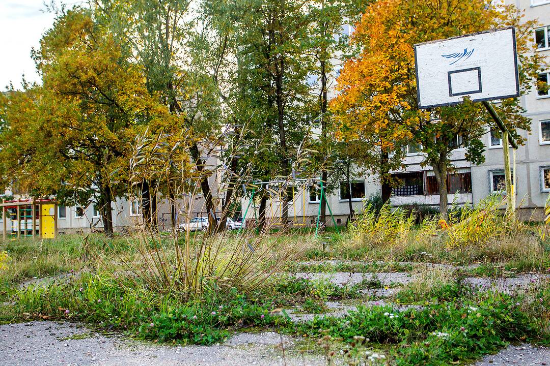 Apleistos krepšinio aikštelės Šiaurės prospekte