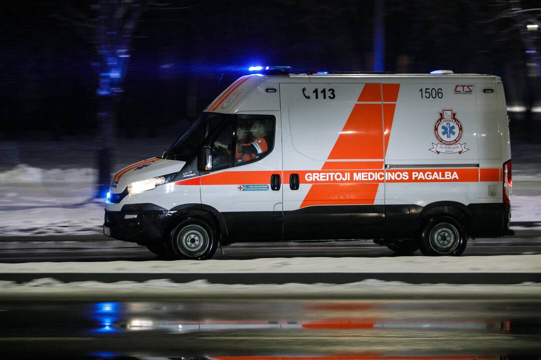 Avarija Kauno rajone: į ligoninę išvežti du vyrai