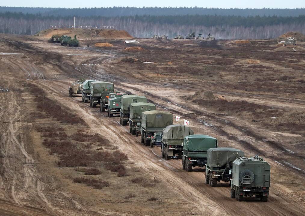 Nepaisydama Vakarų perspėjimų, Rusija įveda kariuomenę į separatistų valdomą Rytų Ukrainą 