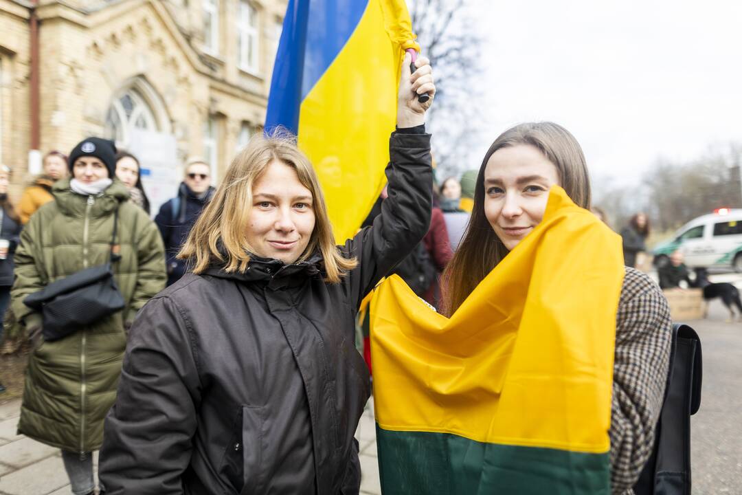 Protestas prie Vokietijos ambasados už sankcijų taikymą Rusijai 