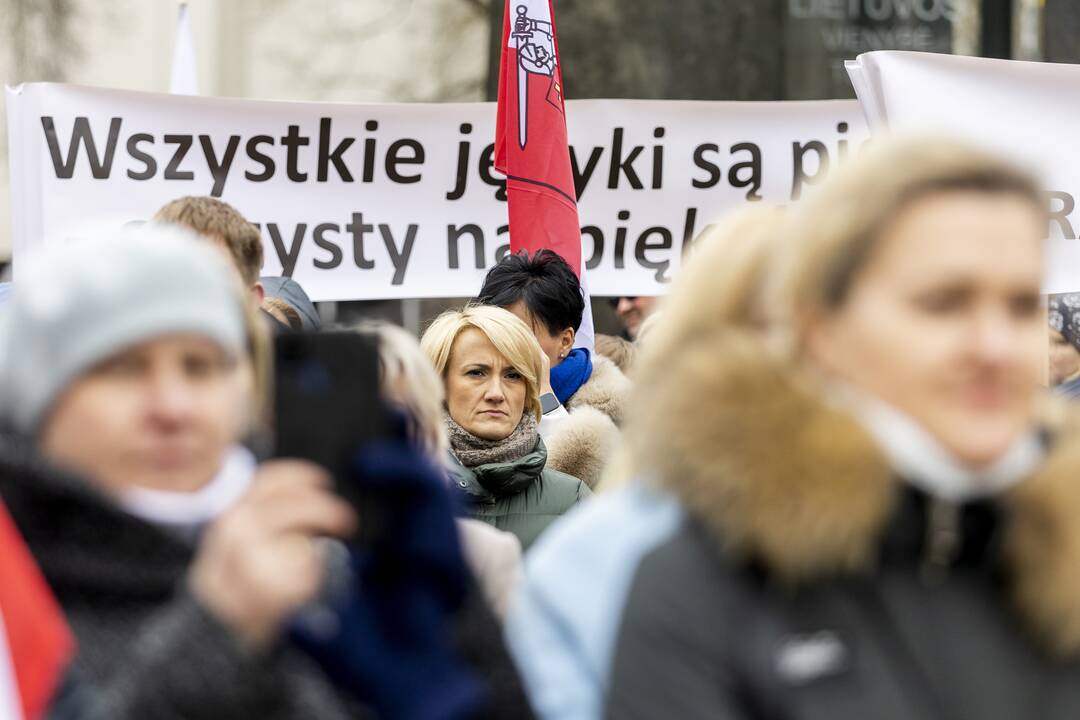 Lenkų protestas dėl mokyklų jungimo