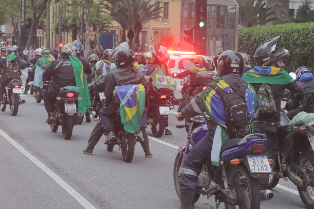 J. Bolsonaro šalininkai užplūdo Brazilijos Kongresą ir susirėmė su policija