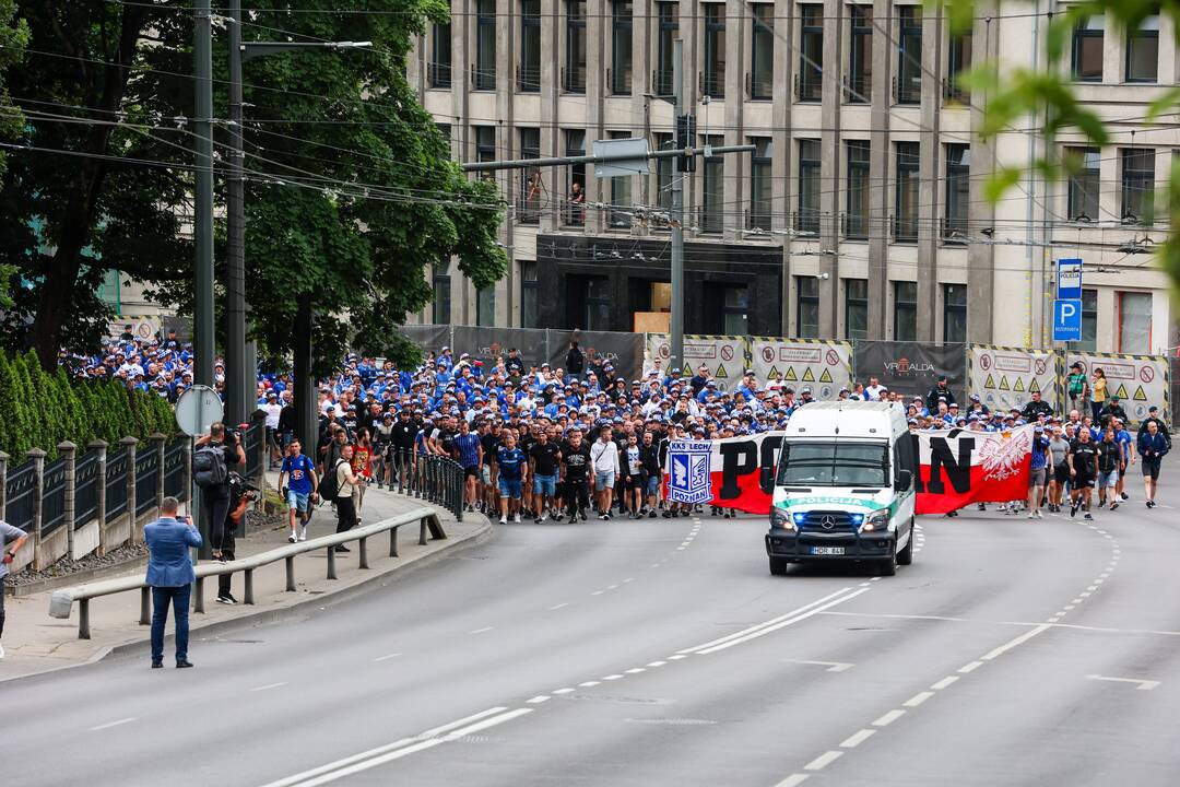 Pozanės „Lech“ sirgalių eisena į Dariaus ir Girėno stadioną