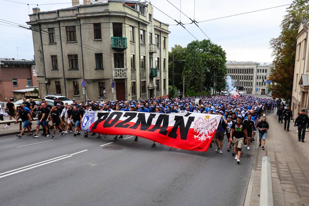 Pozanės „Lech“ sirgalių eisena į Dariaus ir Girėno stadioną