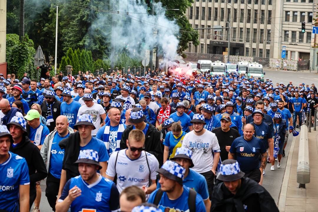 Pozanės „Lech“ sirgalių eisena į Dariaus ir Girėno stadioną