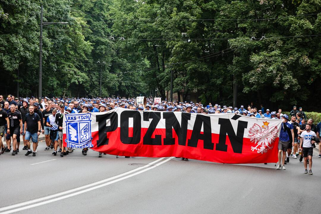 Pozanės „Lech“ sirgalių eisena į Dariaus ir Girėno stadioną