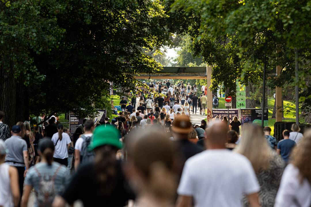 Minia renkasi į „Imagine Dragons“ koncertą