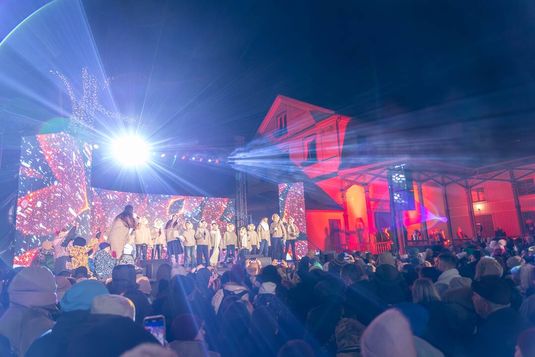 Palangos Kalėdų eglutė suspindo čiurlioniškais motyvais