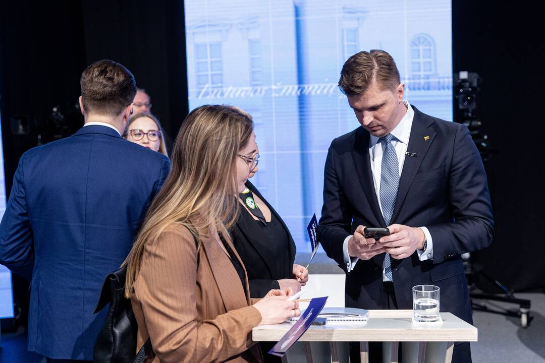 Pirmieji prezidento rinkimų kandidatų debatai