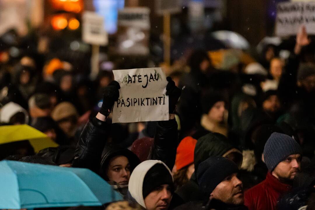 Protestas prie Seimo: „Dešimt tylos minučių“