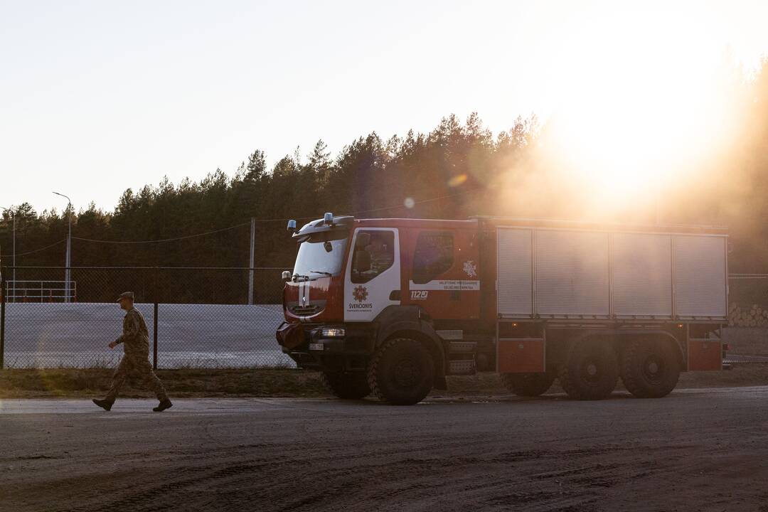 Pabradės gelbėjimo operacijos vadovo komentaras ir į poligoną vykstanti technika