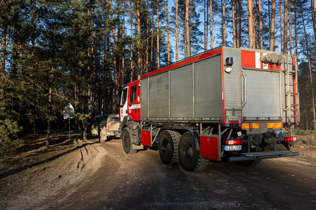 Pabradės gelbėjimo operacijos vadovo komentaras ir į poligoną vykstanti technika