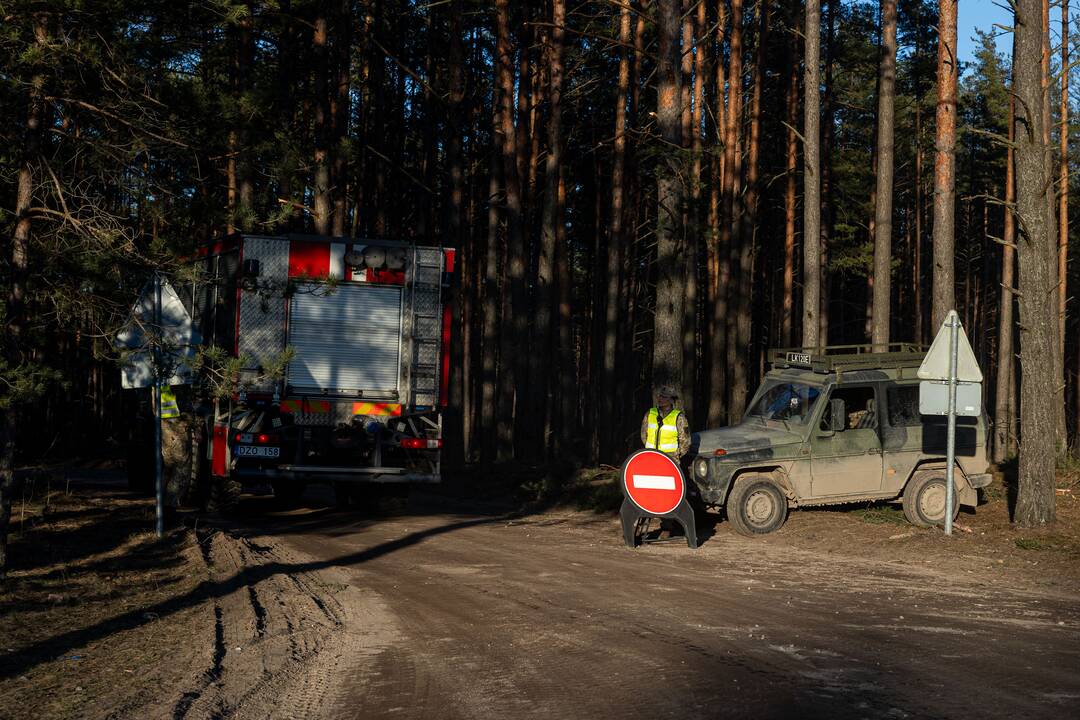 Pabradės gelbėjimo operacijos vadovo komentaras ir į poligoną vykstanti technika