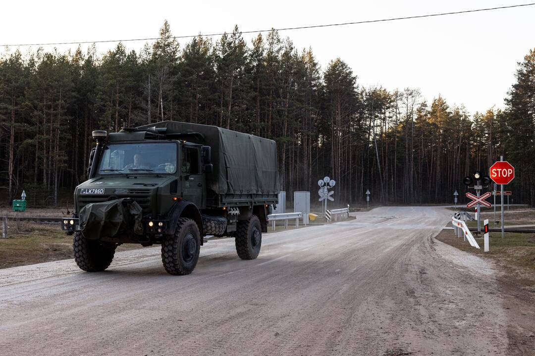 Pabradės gelbėjimo operacijos vadovo komentaras ir į poligoną vykstanti technika