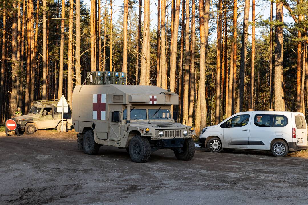 Pabradės gelbėjimo operacijos vadovo komentaras ir į poligoną vykstanti technika