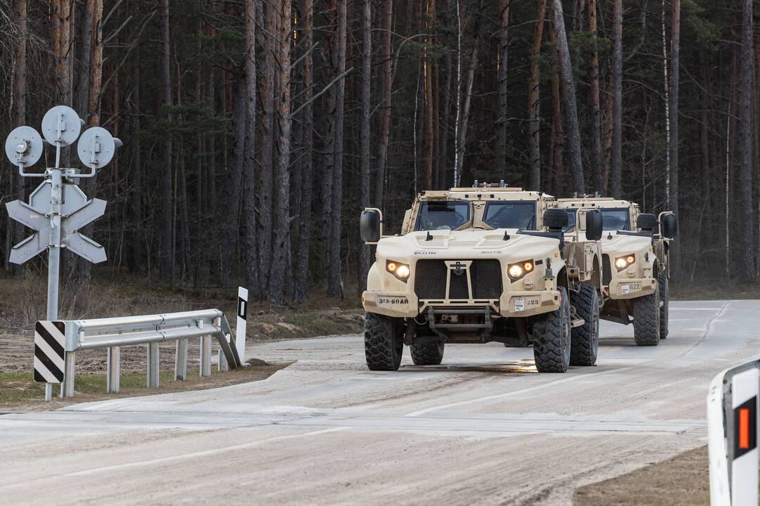 Pabradės gelbėjimo operacijos vadovo komentaras ir į poligoną vykstanti technika
