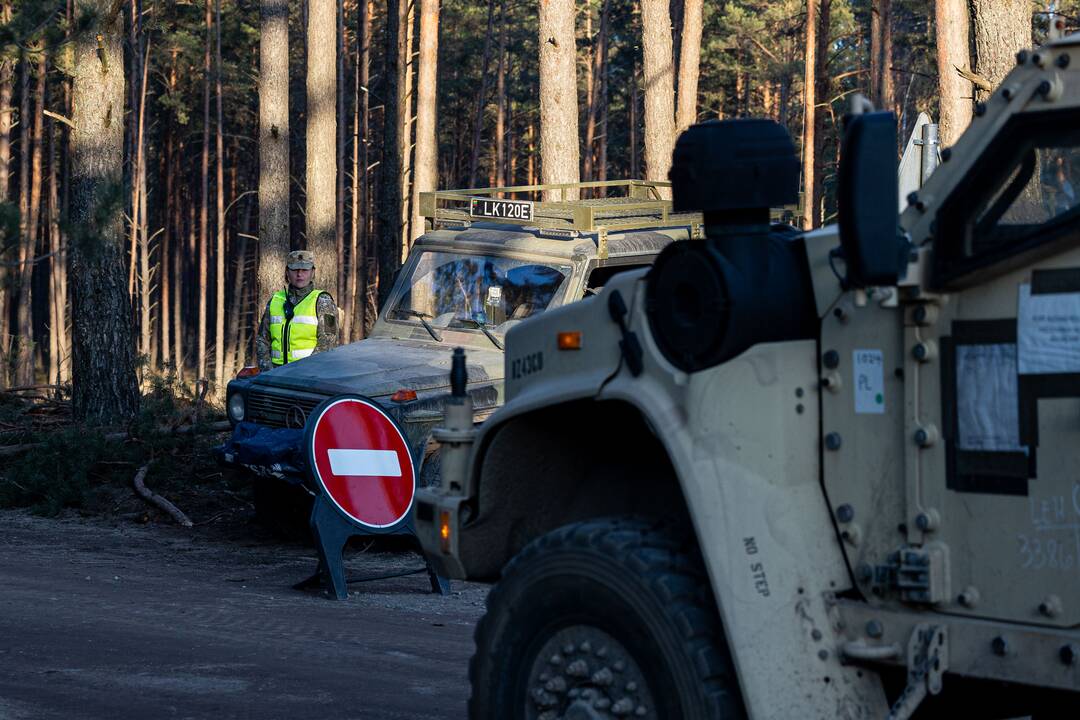 Pabradės gelbėjimo operacijos vadovo komentaras ir į poligoną vykstanti technika