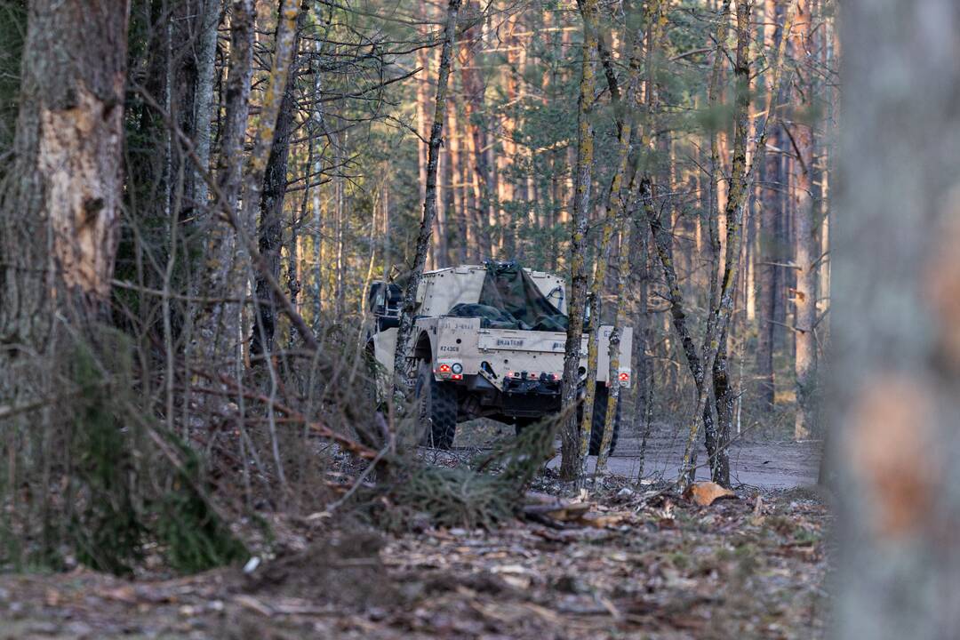 Pabradės gelbėjimo operacijos vadovo komentaras ir į poligoną vykstanti technika