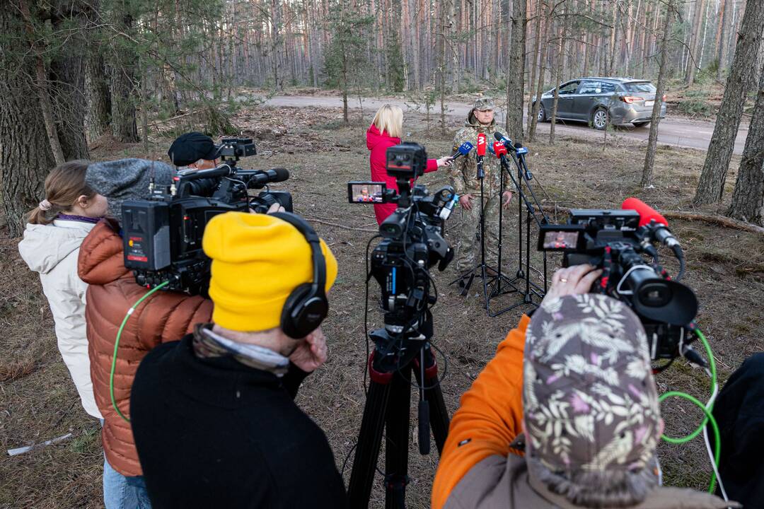 Pabradės gelbėjimo operacijos vadovo komentaras ir į poligoną vykstanti technika