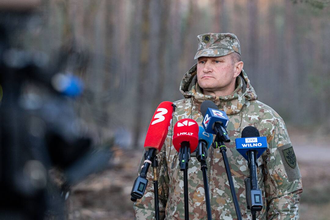 Pabradės gelbėjimo operacijos vadovo komentaras ir į poligoną vykstanti technika