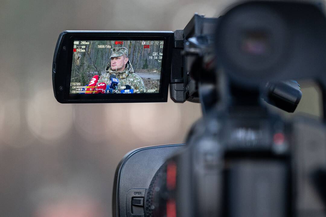 Pabradės gelbėjimo operacijos vadovo komentaras ir į poligoną vykstanti technika