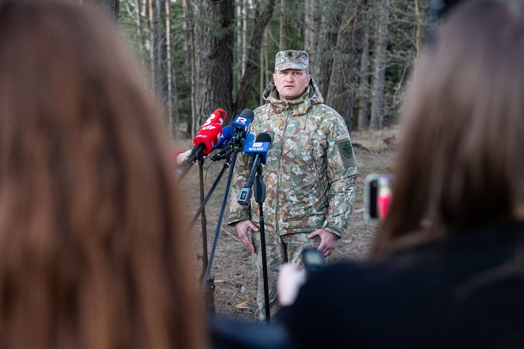Pabradės gelbėjimo operacijos vadovo komentaras ir į poligoną vykstanti technika
