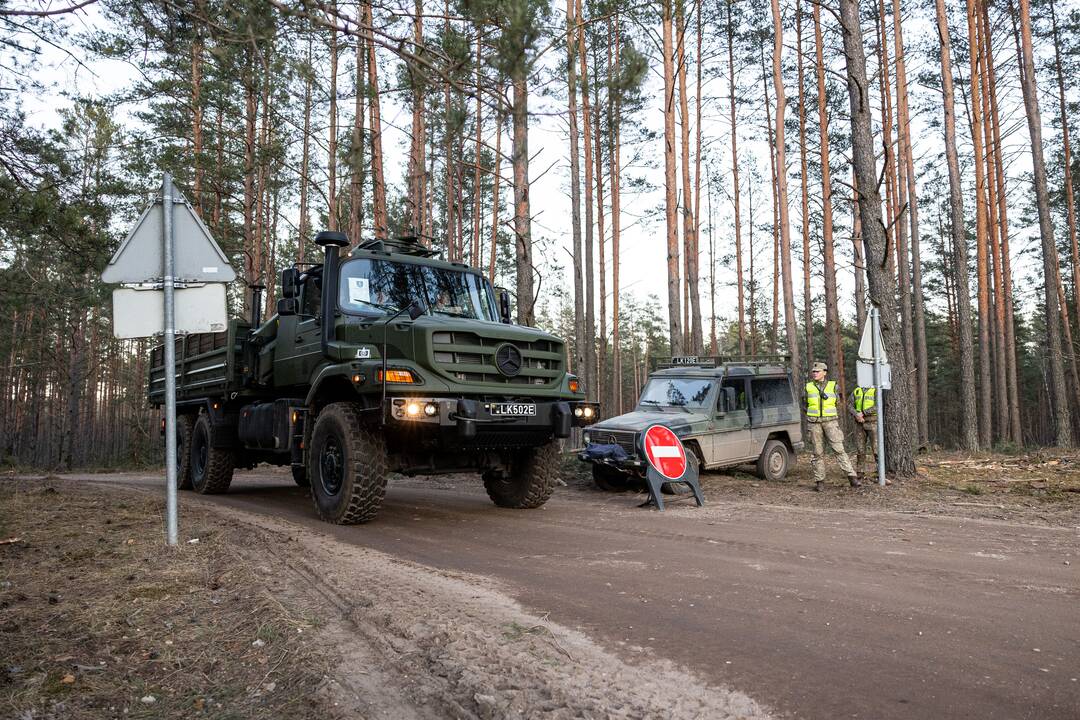 Pabradės gelbėjimo operacijos vadovo komentaras ir į poligoną vykstanti technika