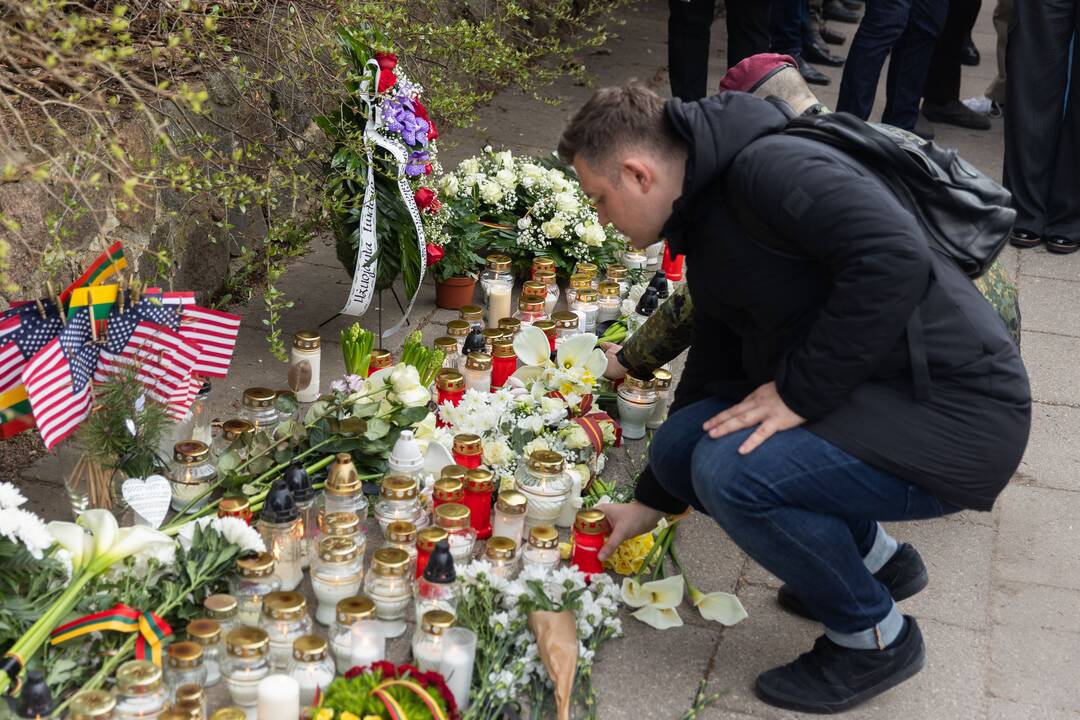 JAV karių pagerbimas prie JAV ambasados Vilniuje