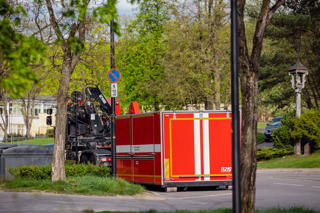 Prie Sausio 13-osios g. 31 namo specialiųjų tarnybų sujudimas