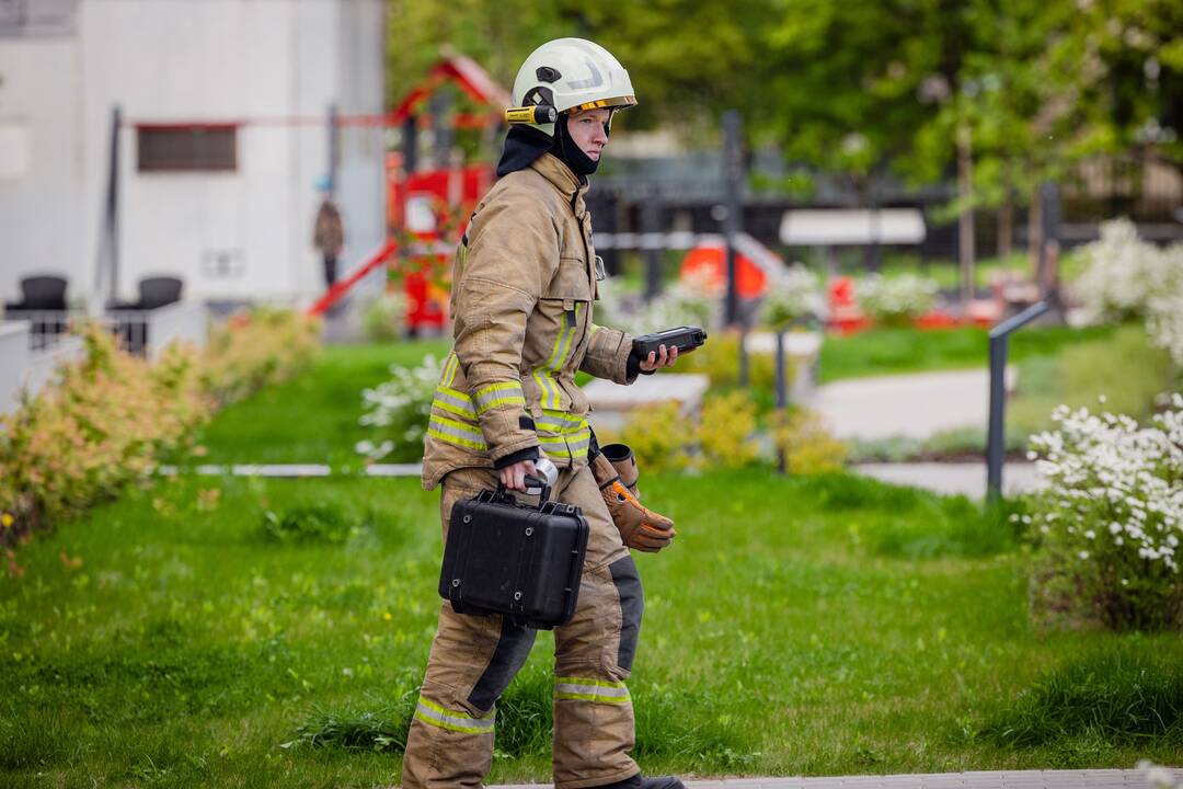 Prie Sausio 13-osios g. 31 namo specialiųjų tarnybų sujudimas