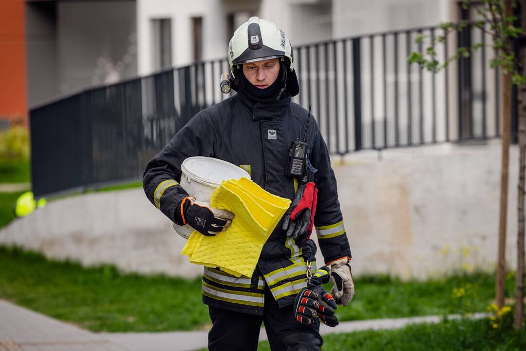 Prie Sausio 13-osios g. 31 namo specialiųjų tarnybų sujudimas