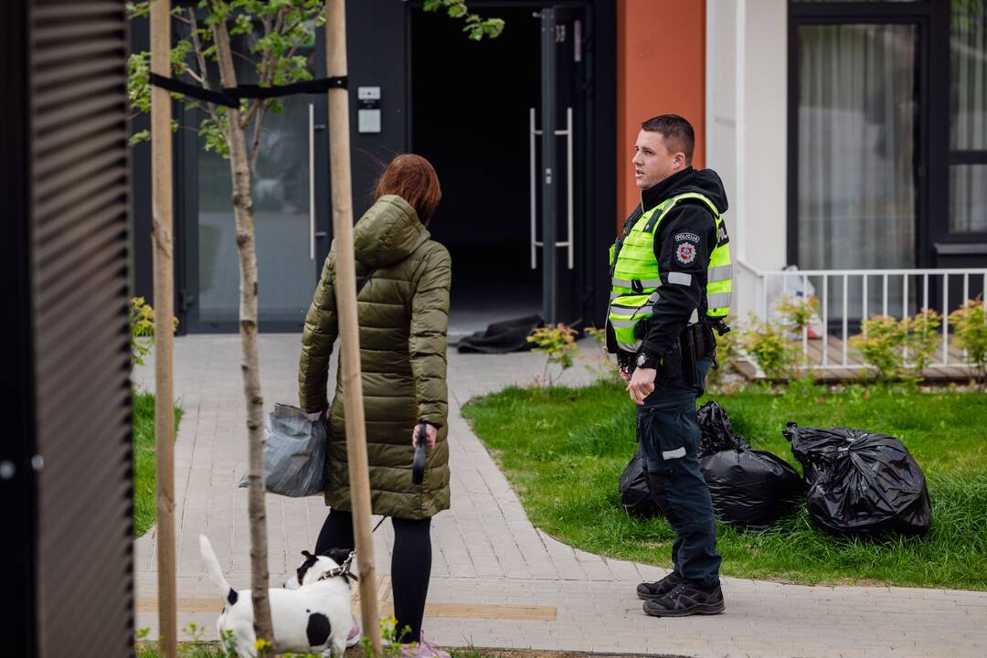 Prie Sausio 13-osios g. 31 namo specialiųjų tarnybų sujudimas