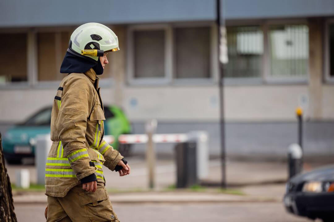 Prie Sausio 13-osios g. 31 namo specialiųjų tarnybų sujudimas