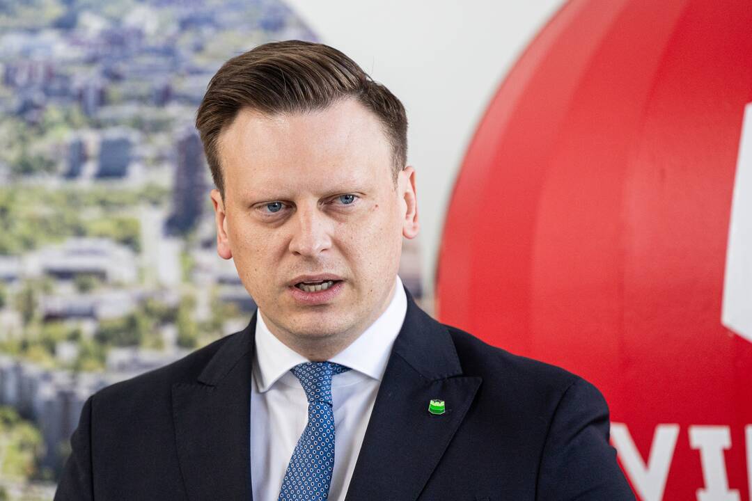Spaudos konferencija dėl gaisro atliekų rūšiavimo įmonėje