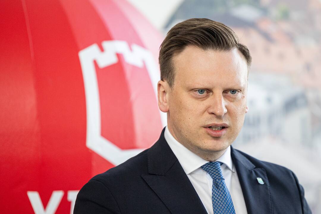 Spaudos konferencija dėl gaisro atliekų rūšiavimo įmonėje