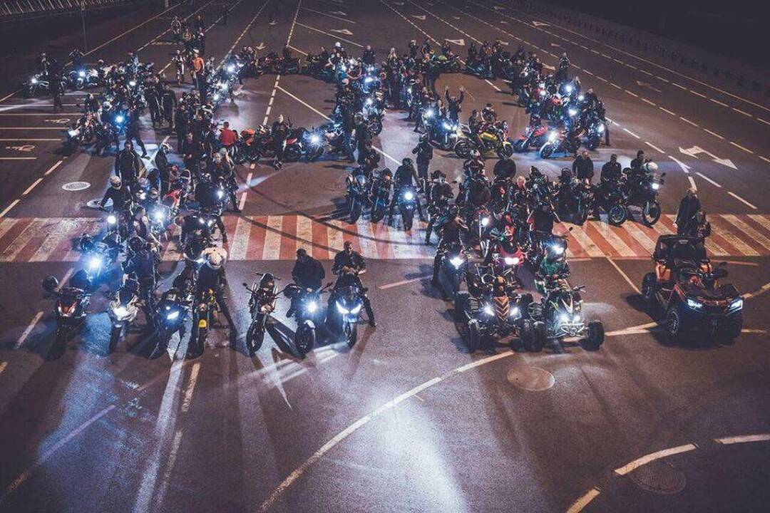 Motociklininkai paminėjo Lietuvos šimtmetį