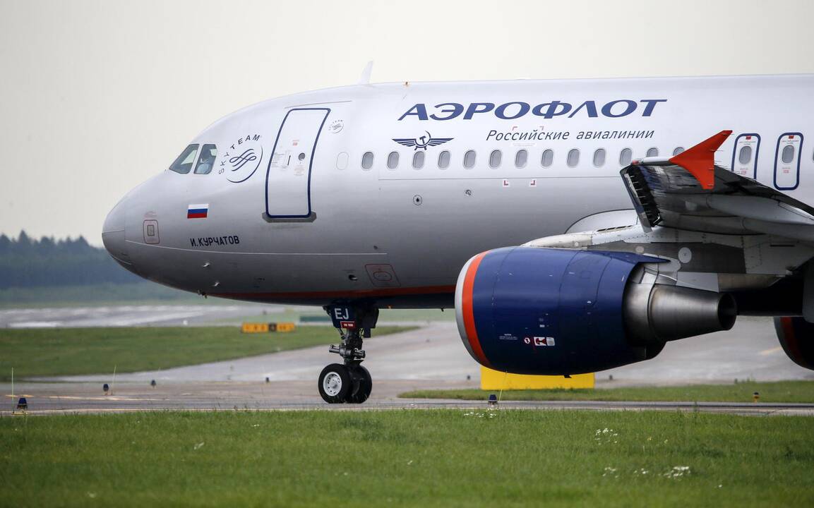 „Aeroflot“ perka beveik 100 tūkst. butelių degtinės keleiviams verslo klase