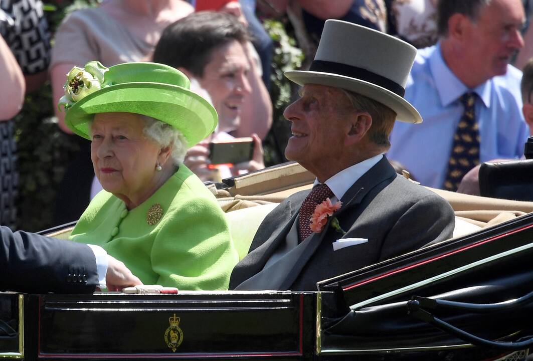 Britanijos monarchės sutuoktinis paleistas iš ligoninės