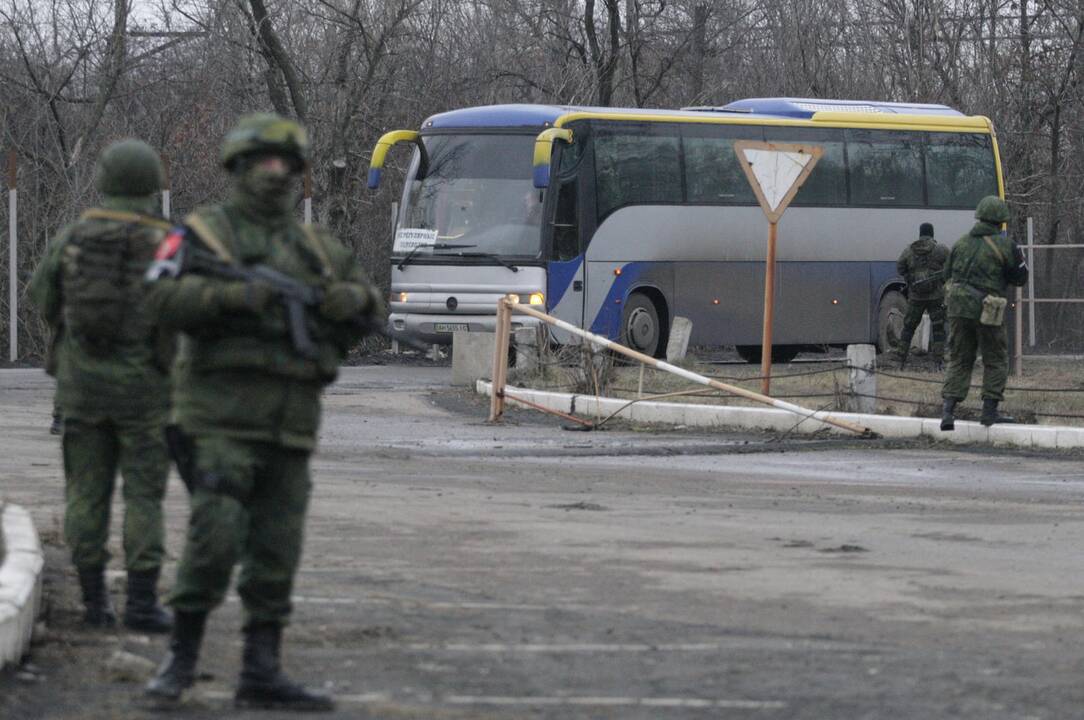 Donbase nelaisvėje lieka daugiau kaip 100 ukrainiečių, 400 laikomi dingusiais